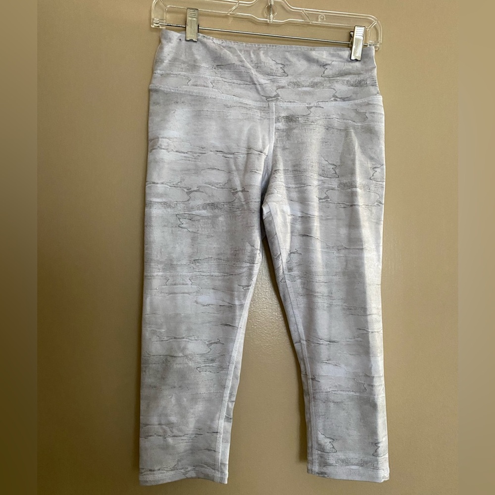 Alo Marble Print Capri Yoga Pant / Legging